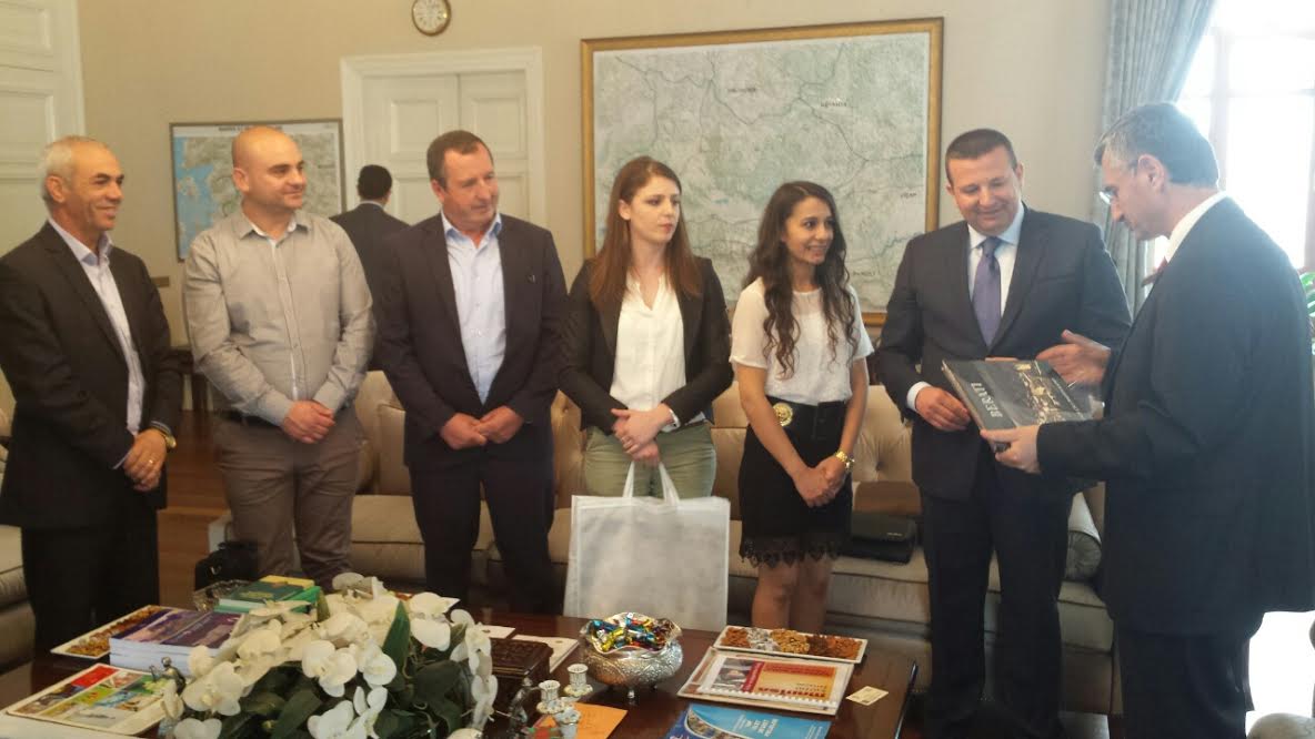 f7d892fa-d16d-4a74-90dd-35d7d881b883