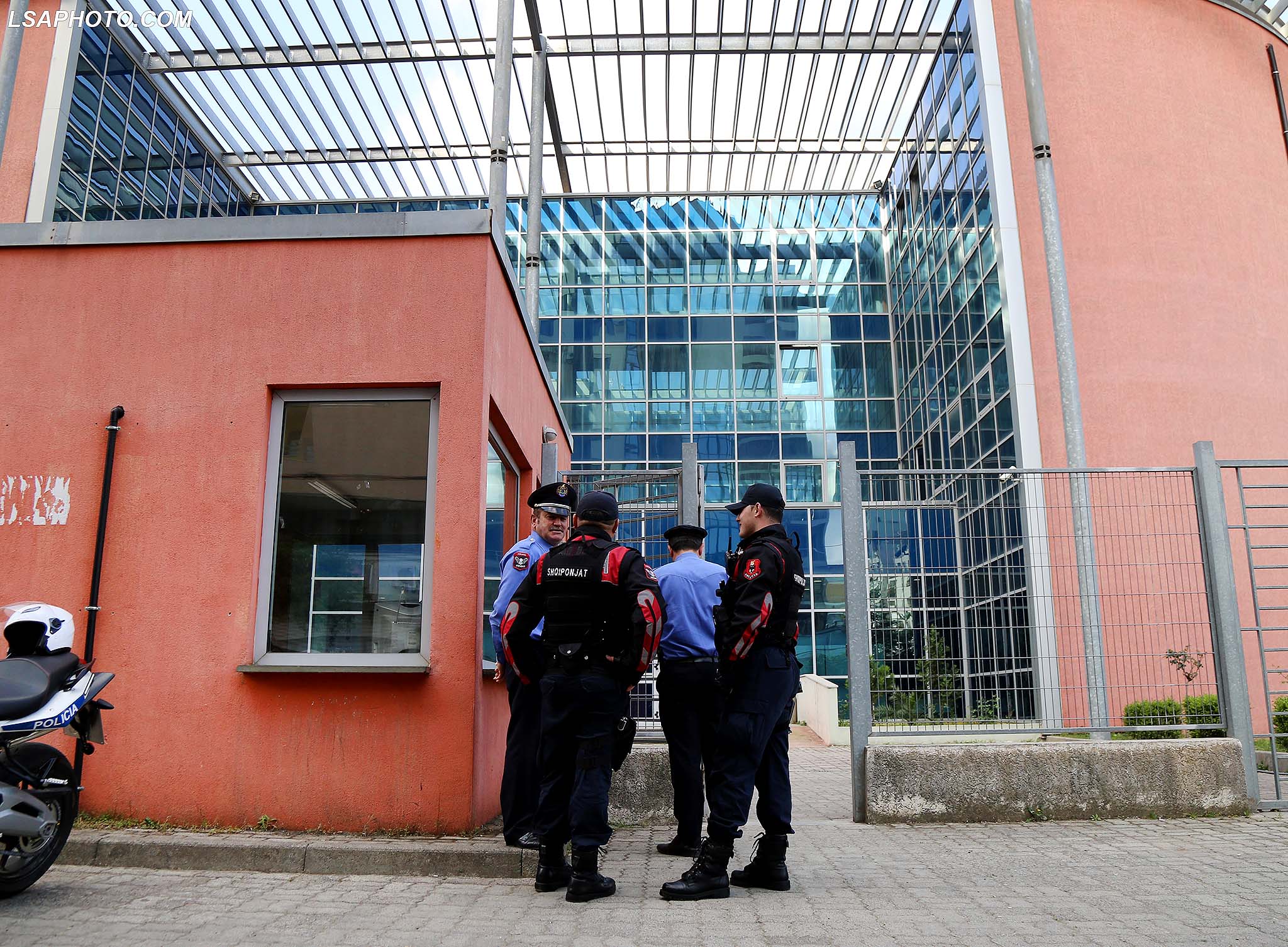 MASAT PER SHULLAZIN NE GJYKATE- /r/n/r/nSHULLAZI IN COURT -