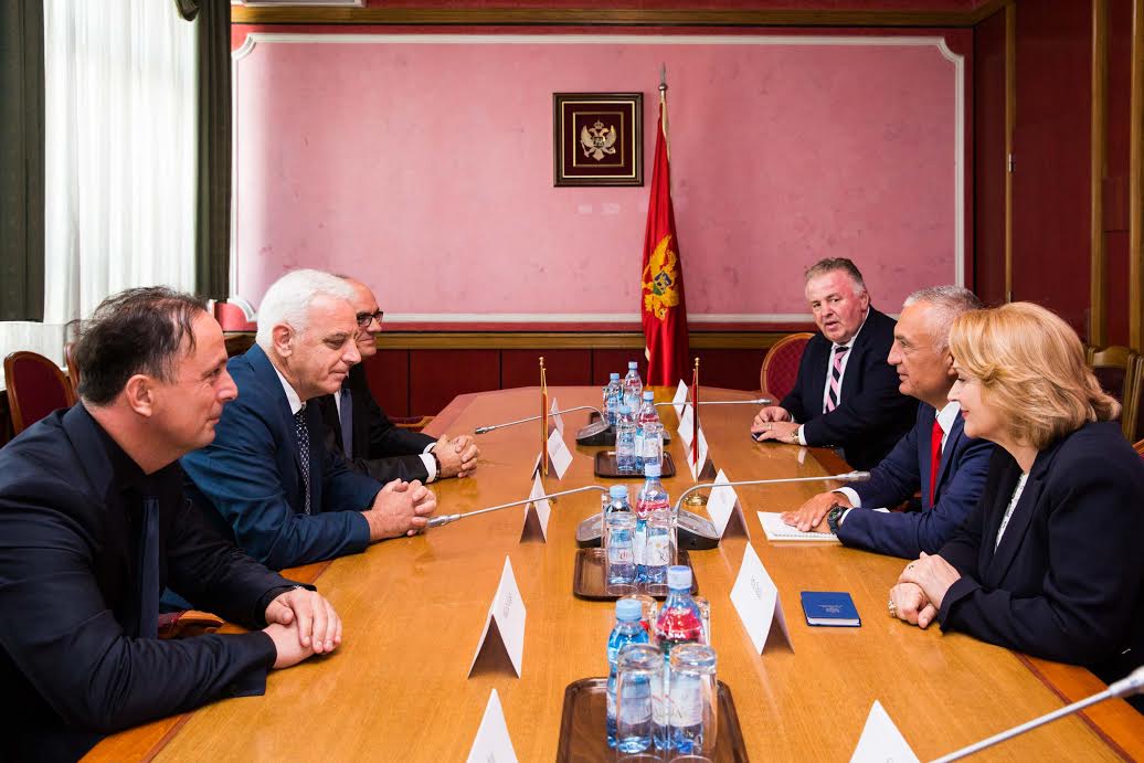 e3821cdb-cd80-4414-a54a-6c35092c9384