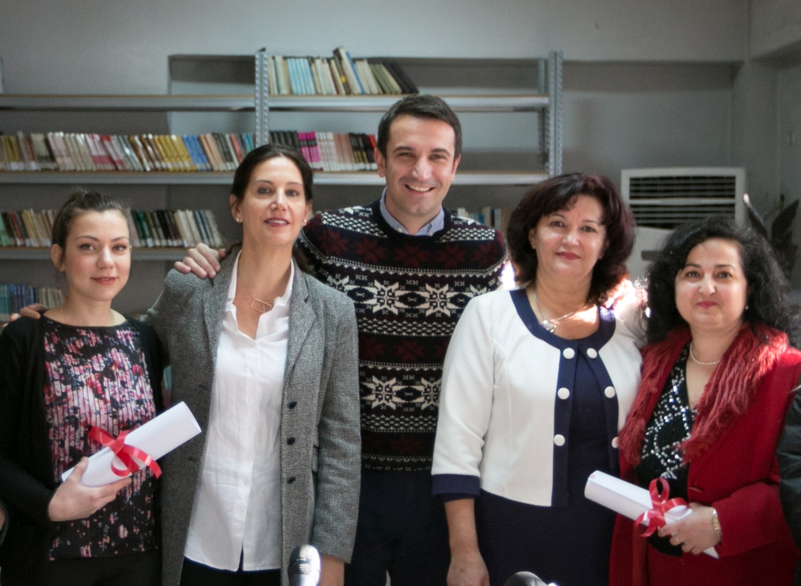 veliaj-gjate-aktivitetit-per-rijetezimin-e-bibliotekave-te-lagjeve-1