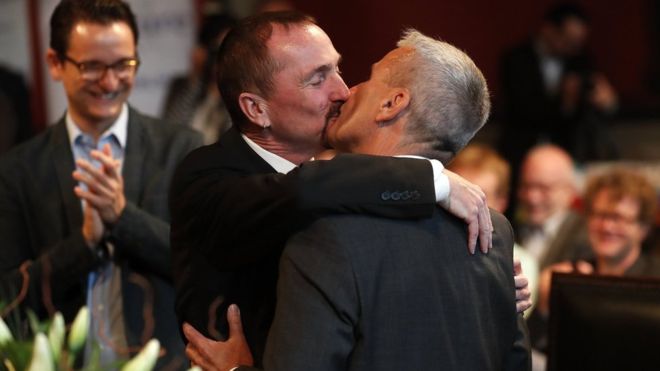 ”Puthja e parë”, Gjermania legalizon martesat gay