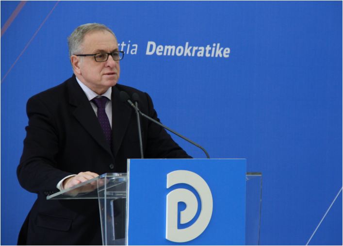 “Çmenduria rrugëve dhe shëndetësia falas”